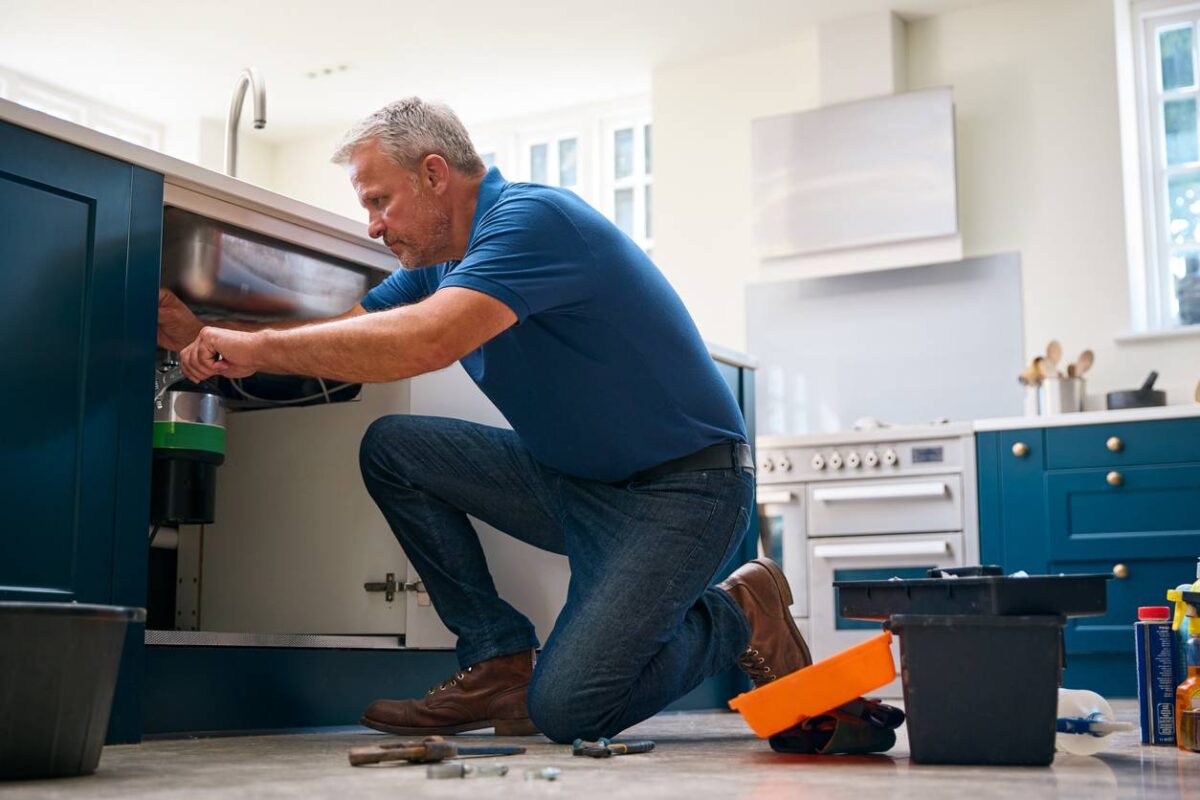 dépannage de plomberie sanitaire par un professionnel